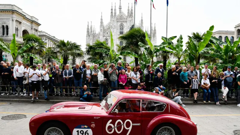 Mille Miglia, Freccia Rossa all'ombra del Duomo