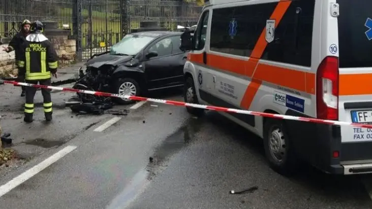 Tragico schianto a Sarnico, morto un 21enne - © www.giornaledibrescia.it