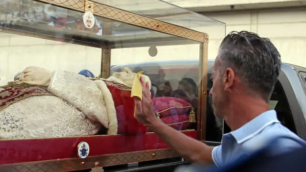 La salma di papa Giovanni XXIII ha fatto tappa ieri nel carcere bergamasco