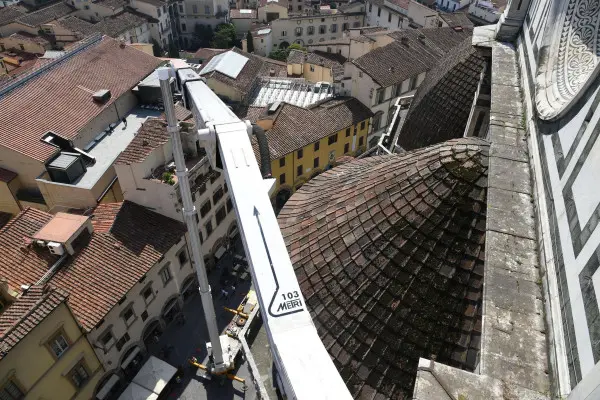 Lavori di monitoraggio delle superfici marmoree esterne del Duomo di Firenze