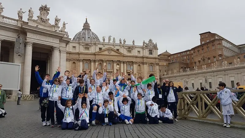 La FeralpiSalò in piazza San Pietro