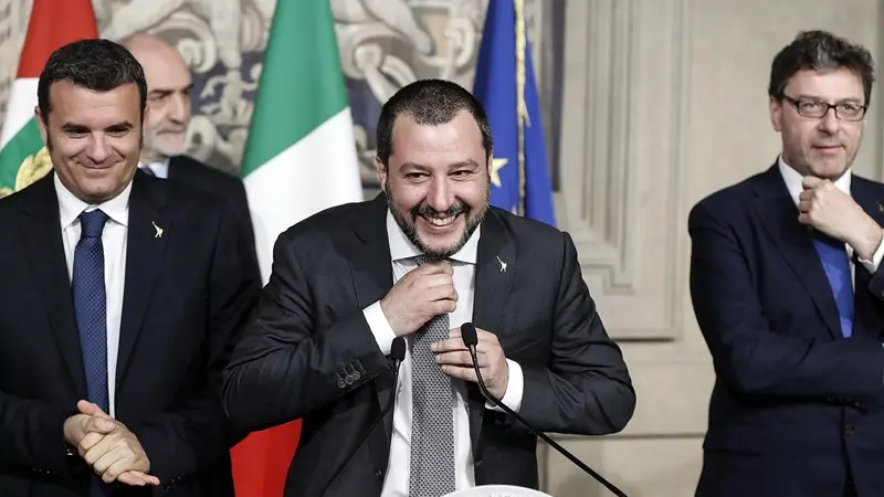 Salvini con Centinaio (sx) e Giorgetti (dx) dopo le consultazioni al Quirinale - Foto Ansa/Riccardo Antimiani