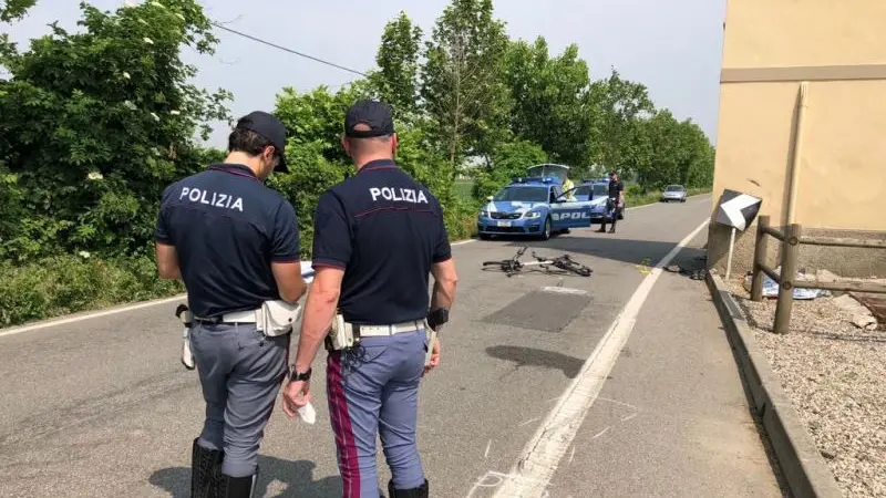 Corzano, auto travolge ciclista: muore 59enne