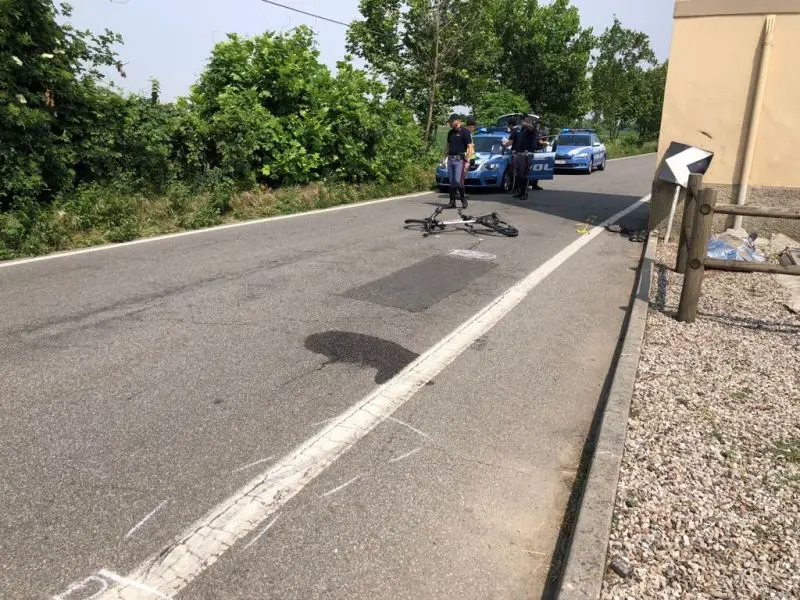 Corzano, auto travolge ciclista: muore 59enne