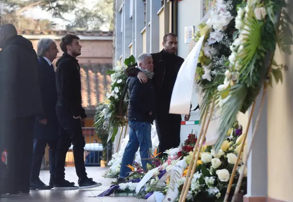 Processione senza fine alla camera ardente di Davide Astori