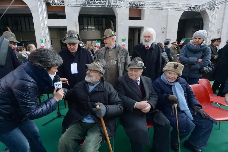 75° di Nikolajewka, folla di penne nere in piazza Vittoria