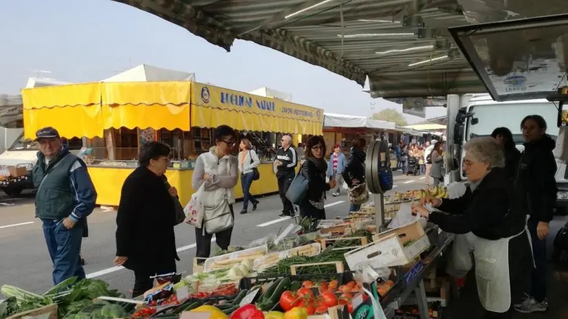 L’attuale collocazione del mercato del venerdì, al Centro Fiera del Garda © www.giornaledibrescia.it