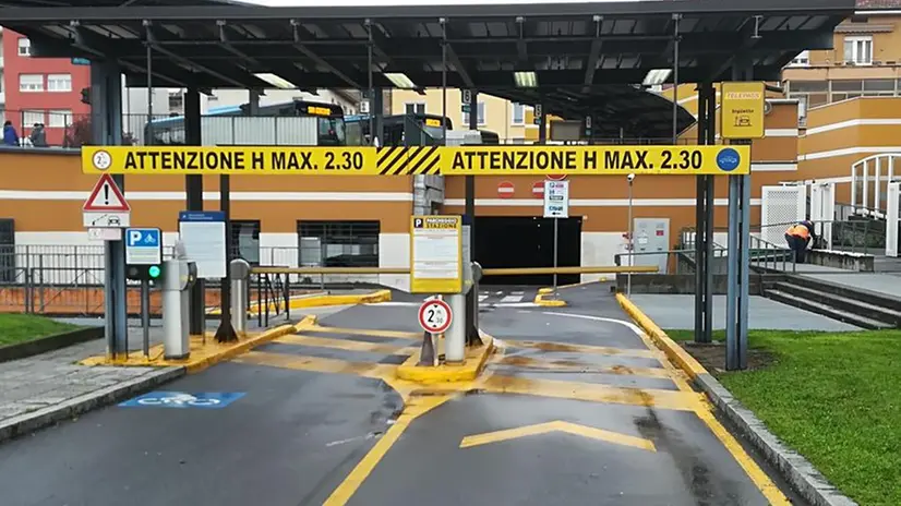 L'ingresso al parcheggio della Stazione - © www.giornaledibrescia.it