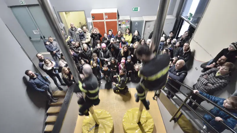 La visita dei piccoli ospiti ai Vigili del Fuoco