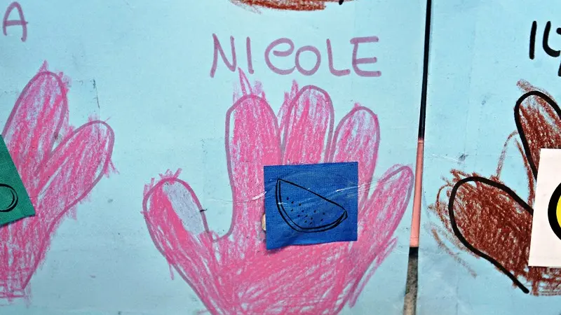 Il segnaposto della piccola Nicole all'asilo - Foto Pierre Putelli/Neg © www.giornaledibrescia.it