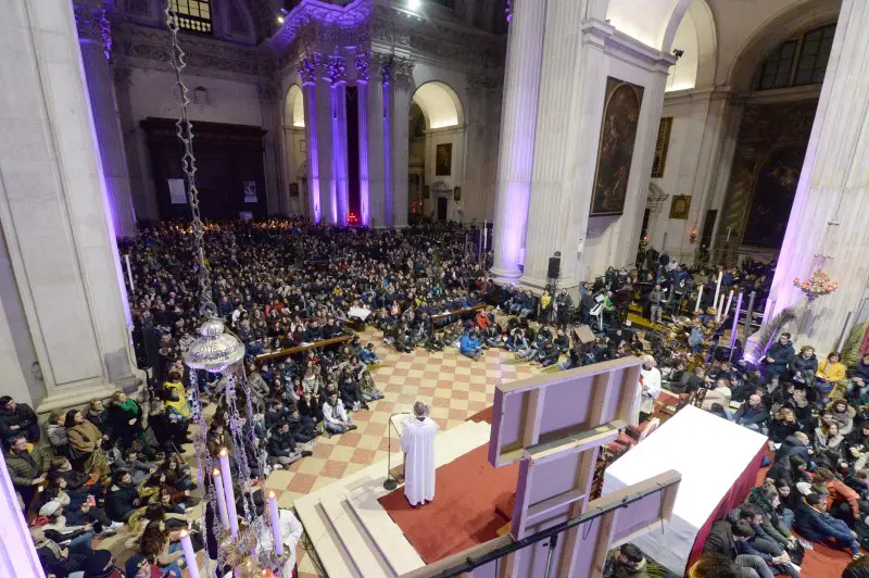 Veglia delle Palme, centinaia di giovani nella Cattedrale