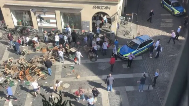 Furgone piombato sulla folla a Münster in Germania