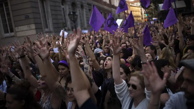 Le proteste in Spagna dopo la sentenza - Foto Ansa/Ap Francisco Seco