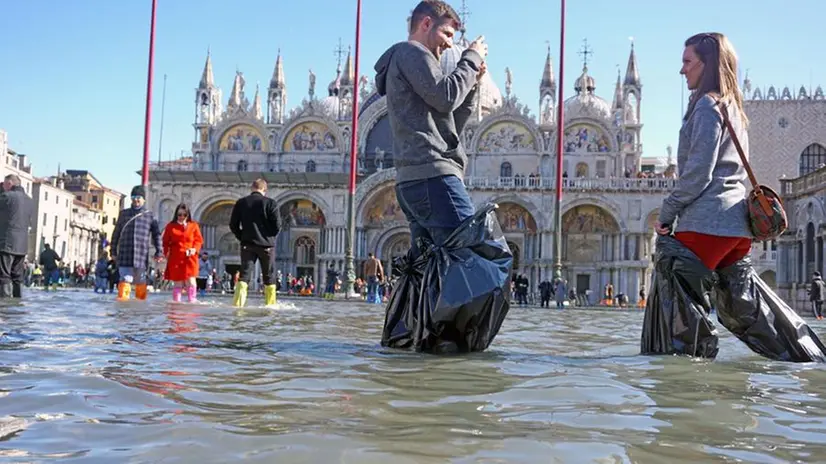 Acqua alta a Venezia © ANSA/ANDREA MEROLA