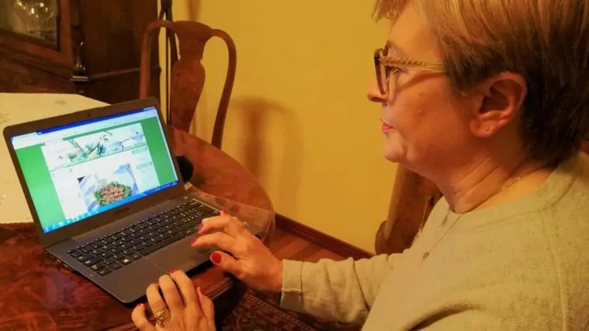 La 57enne Anna Baresi al lavoro sul blog «Cucinare Creare»