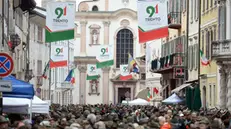 Tricolori e penne nere per le vie di Trento - Foto Gabriele Strada /Neg © www.giornaledibrescia.it