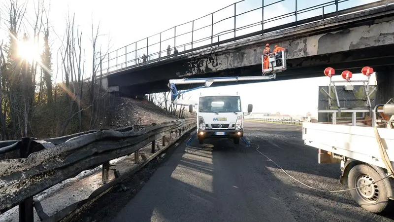 Il ponte dalla A21 dopo l'incidente