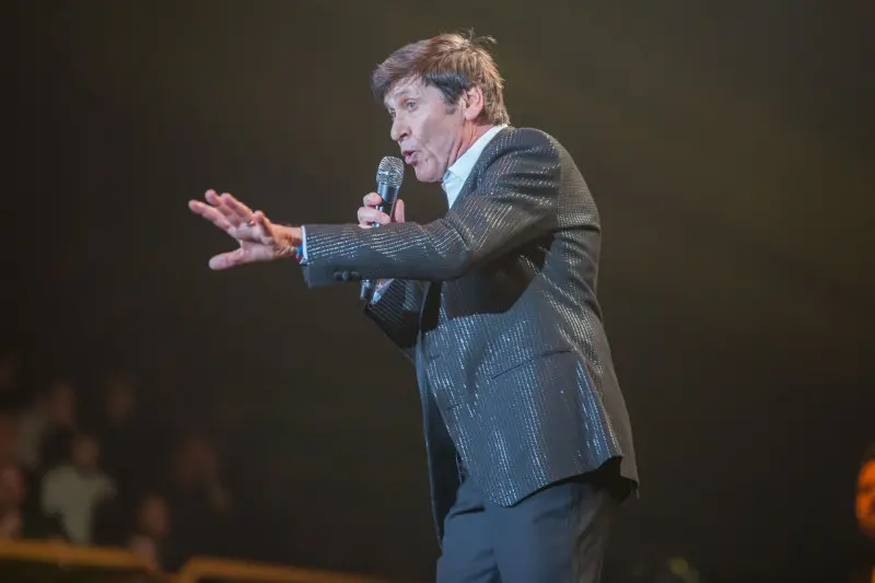 Gianni Morandi in concerto al Palageorge