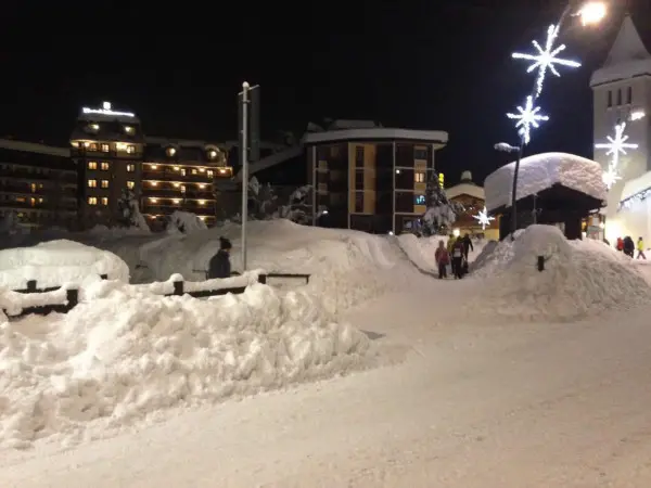 Alcune immagini della neve caduta ieri a Cervinia