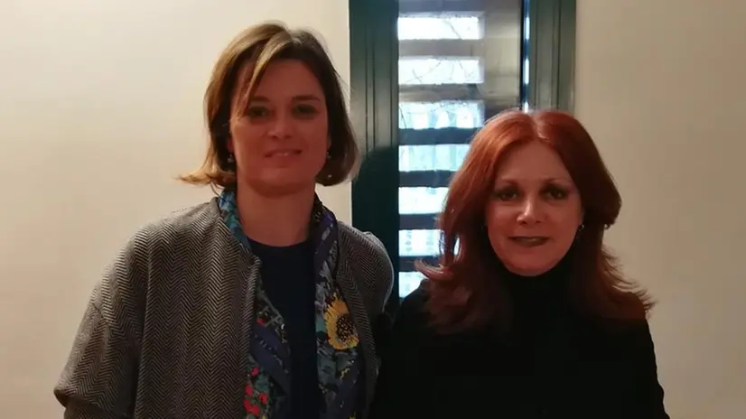 La vicepresidente di Aib, Paola Artioli (a destra) con Cinzia Pollio, direttrice di Isfor - © www.giornaledibrescia.it