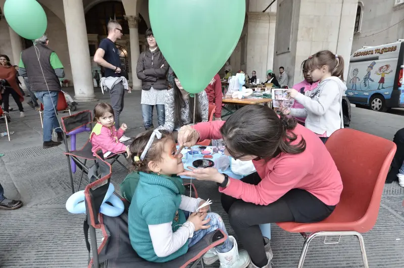 Festival della Filantropia, colori e laboratori in piazza Loggia