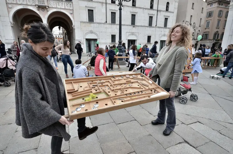 Festival della Filantropia, colori e laboratori in piazza Loggia