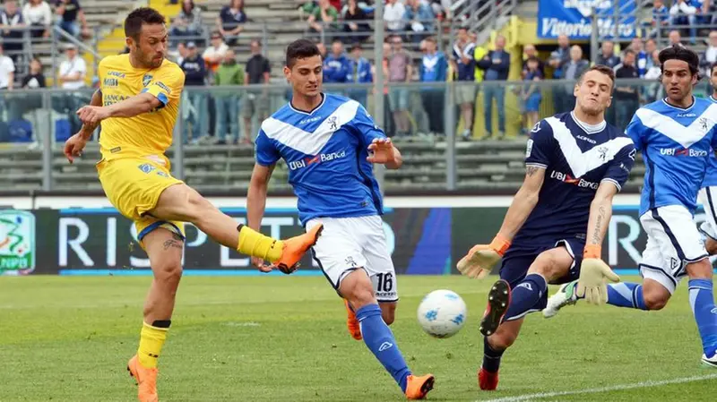 Il gol beffa. Ciano fa passare la palla sotto le gambe di Stefano Minelli // FOTO REPORTER/ZANARDELLI