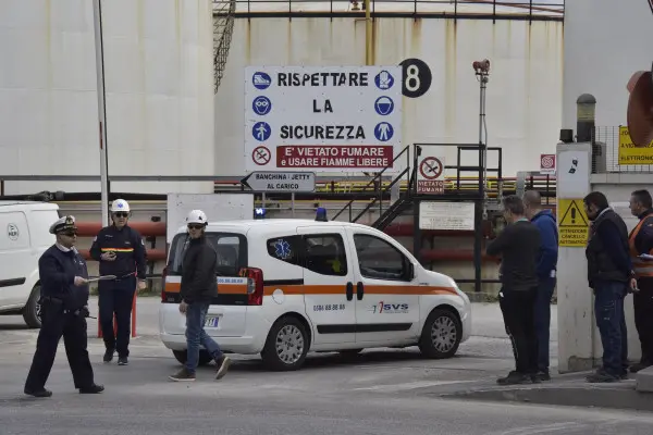 Esplosione al porto di Livorno