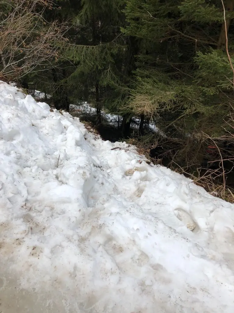 Trattore si ribalta, muore 83enne