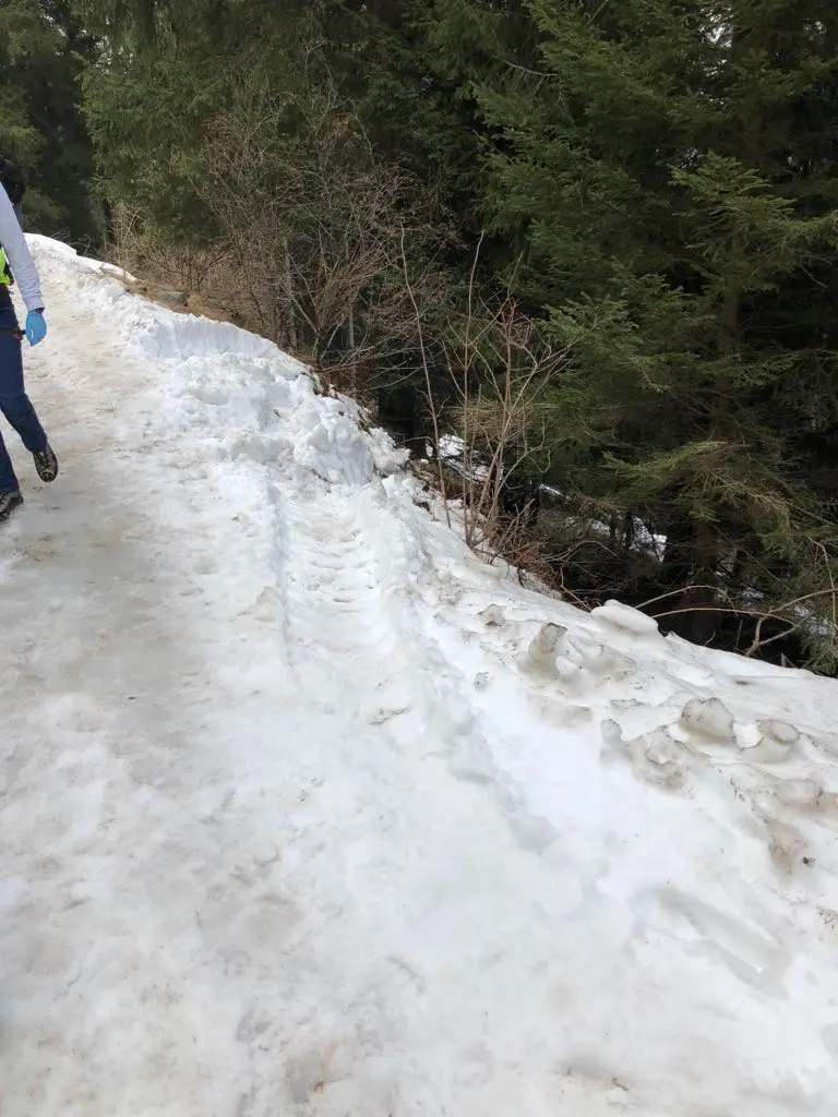 Trattore si ribalta, muore 83enne