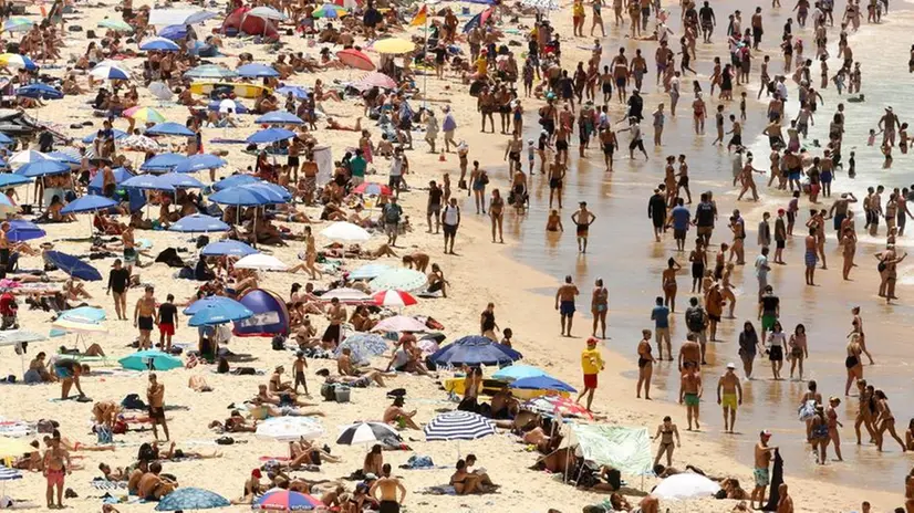 La spiaggia di Bondi Beach a Sydney il 7 gennaio 2018 - EPA/GLENN CAMPBELL