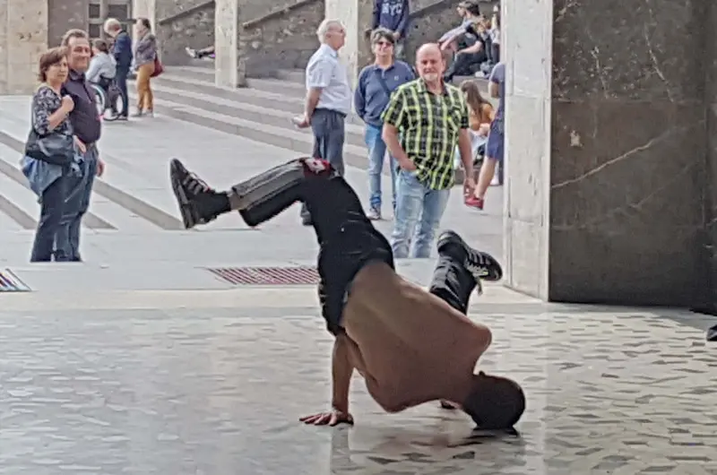 Break dance al Quadriportico di piazza Vittoria