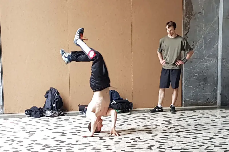 Break dance al Quadriportico di piazza Vittoria