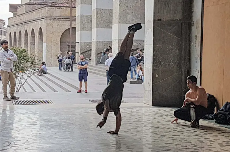 Break dance al Quadriportico di piazza Vittoria