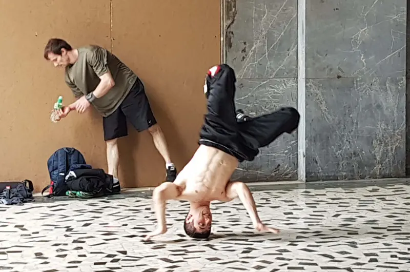 Break dance al Quadriportico di piazza Vittoria