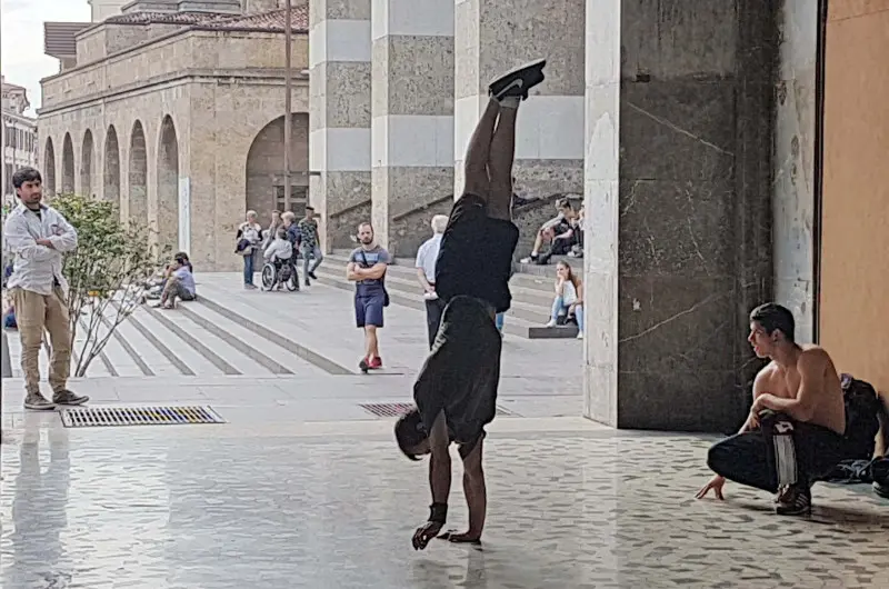 Break dance al Quadriportico di piazza Vittoria