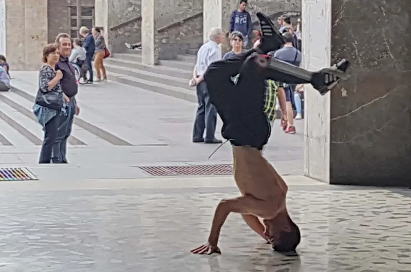 Break dance al Quadriportico di piazza Vittoria