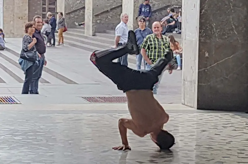 Break dance al Quadriportico di piazza Vittoria