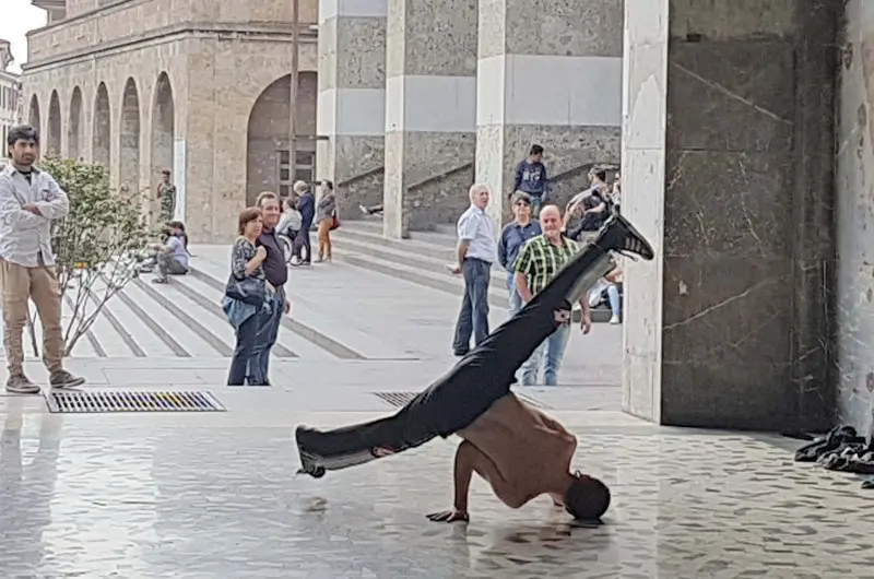 Break dance al Quadriportico di piazza Vittoria