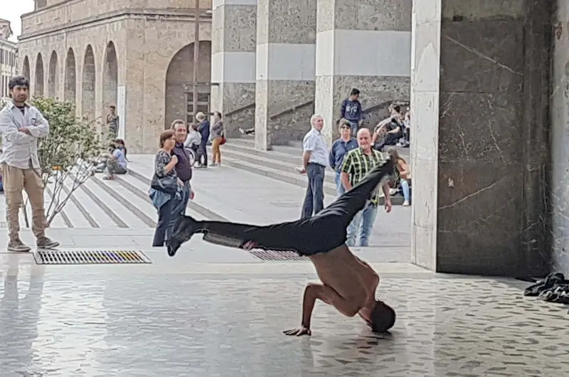 Break dance al Quadriportico di piazza Vittoria