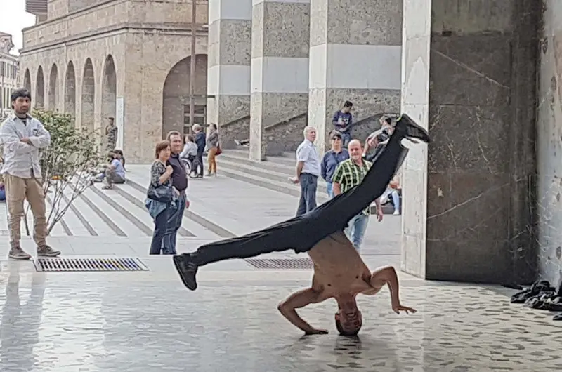 Break dance al Quadriportico di piazza Vittoria
