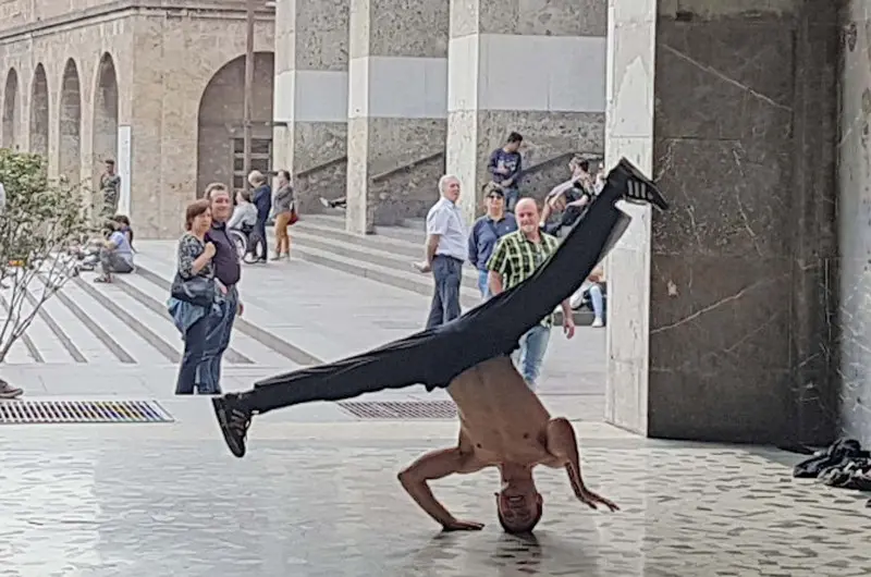Break dance al Quadriportico di piazza Vittoria