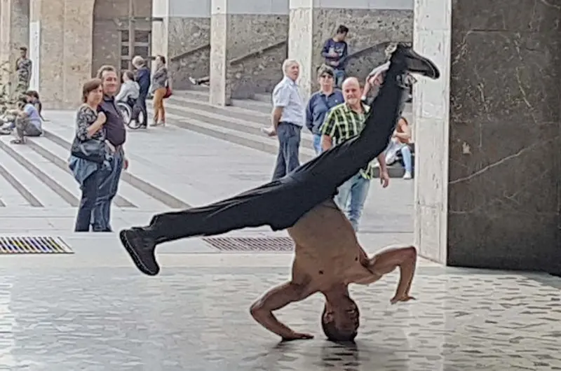 Break dance al Quadriportico di piazza Vittoria