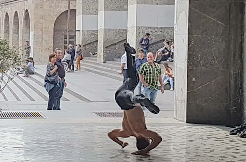Break dance al Quadriportico di piazza Vittoria