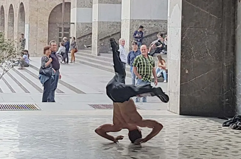 Break dance al Quadriportico di piazza Vittoria