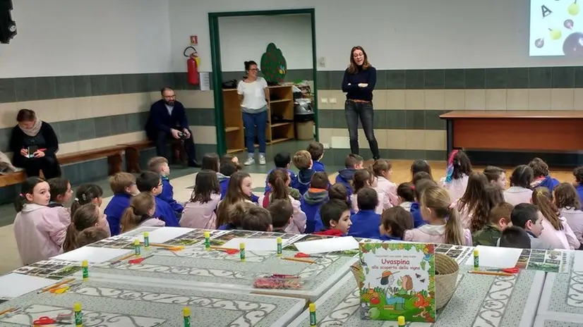 A lezione di bollicine alla primaria paritaria "Madonna della Neve"  - © www.giornaledibrescia.it