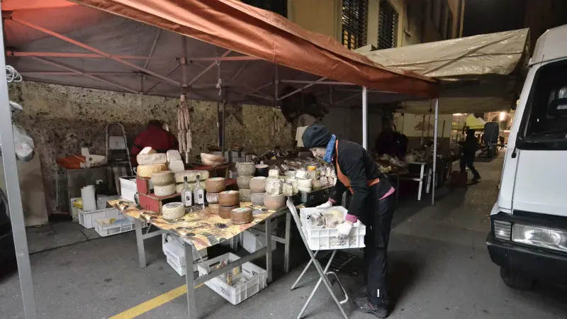 San Faustino vien di notte: i preparativi della Fiera