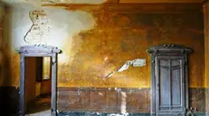 Da una villa abbandonata riaffiorano gli affreschi perduti