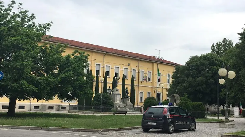 Spray urticante in classe, carabinieri al Capirola