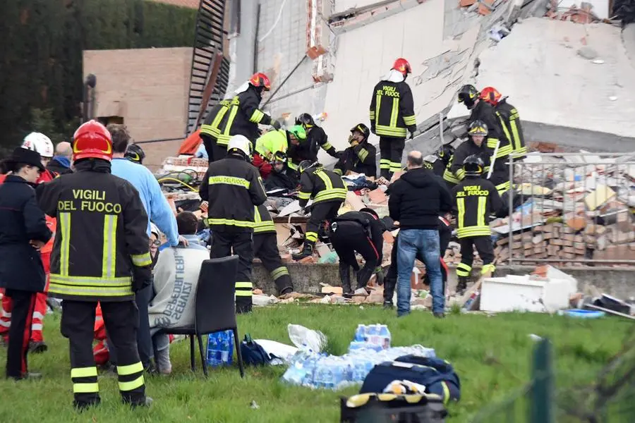 La palazzina crollata a Rescaldina